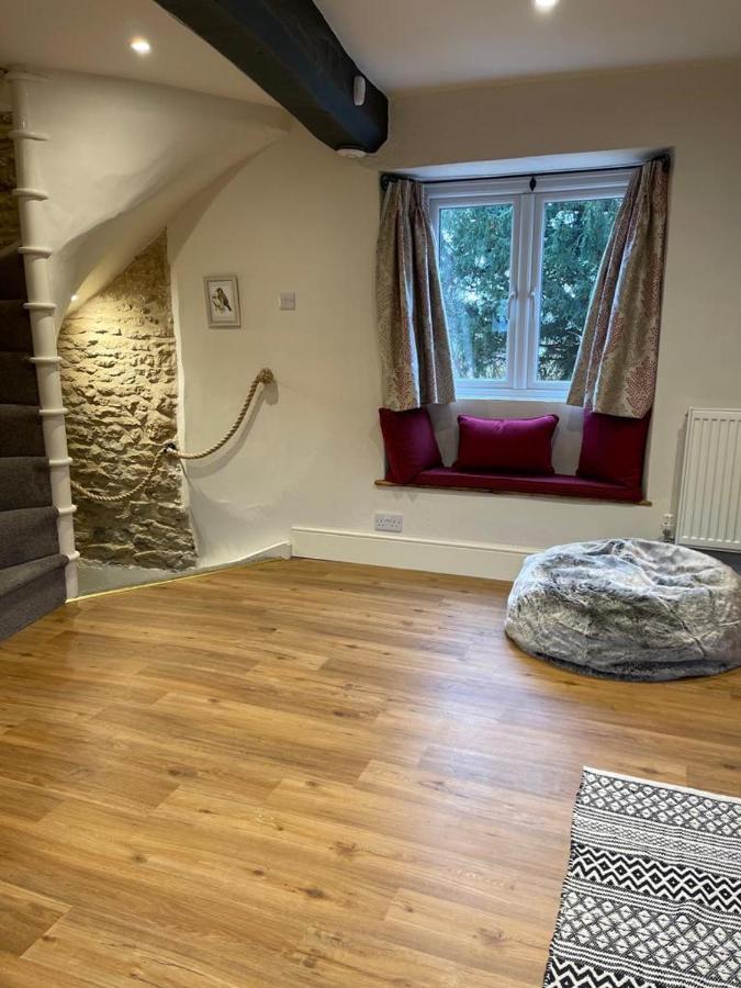 Cotswold Coombe Cottage Wotton-under-Edge Bagian luar foto