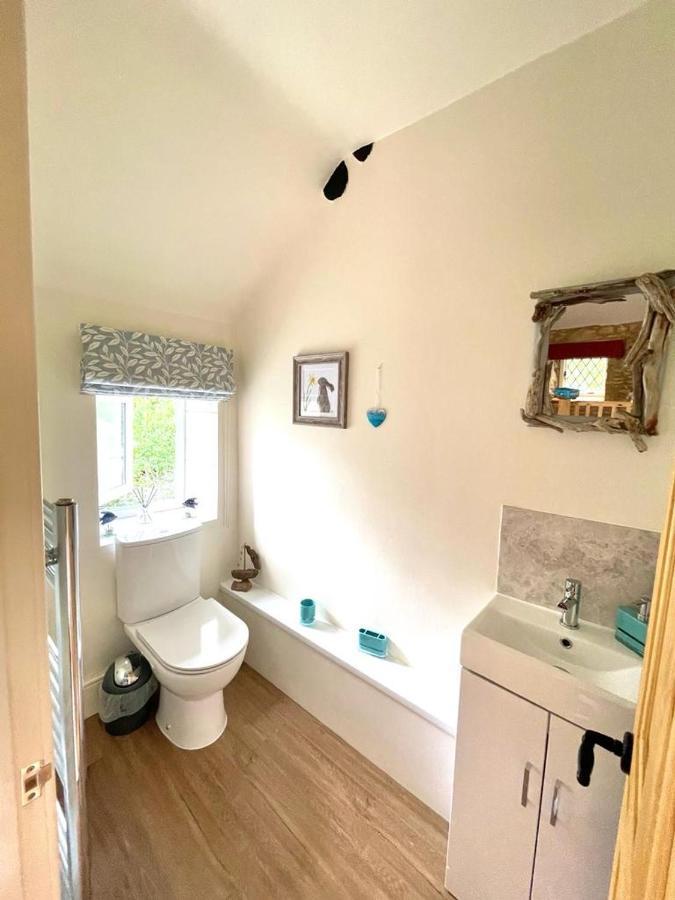 Cotswold Coombe Cottage Wotton-under-Edge Bagian luar foto